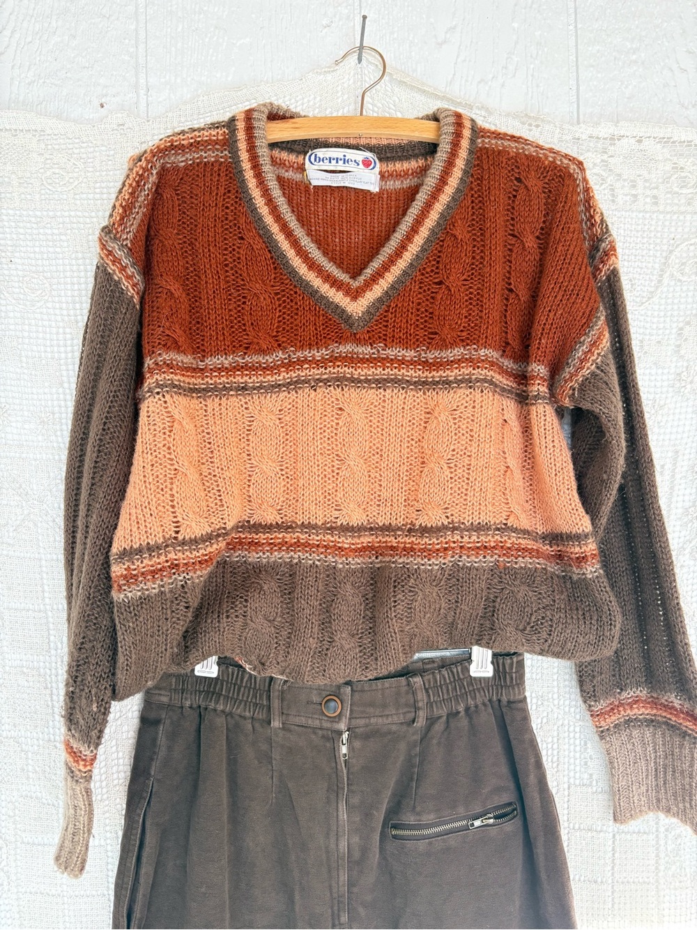 Vintage 70s sweater V Neck Browns strip Medium